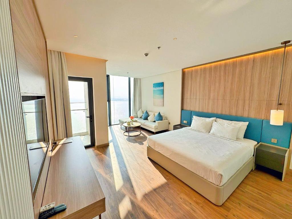 Alacarte condo - right on beach - high floor – Ha Long Bay